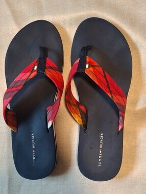 Tommy Hilfiger Women’s Conica Flip Flops Red Plaid Toe Post Sandals Sz 9